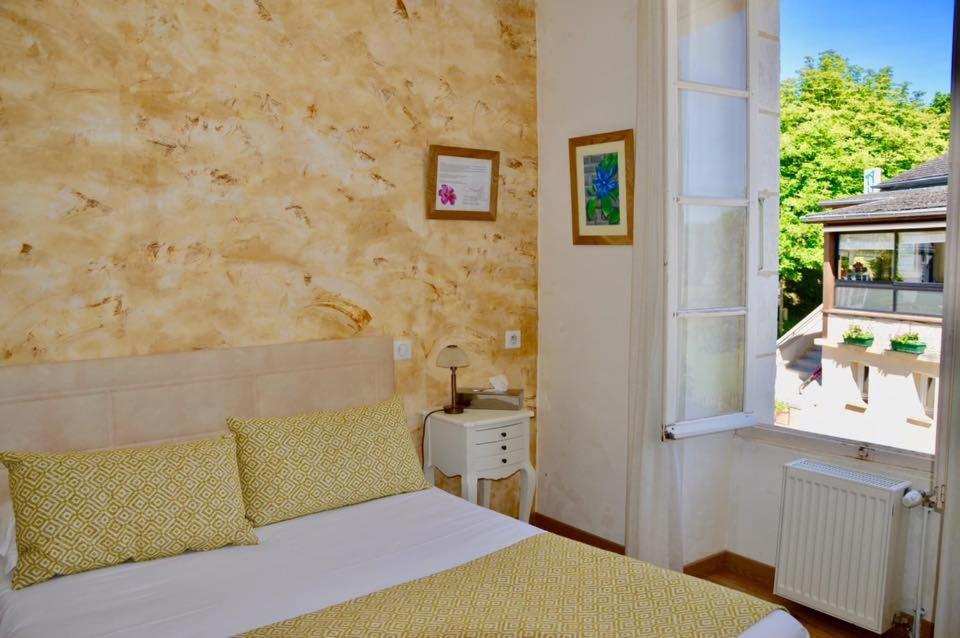 Auberge Des 7 Tours Martel Exteriör bild