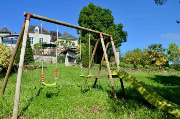 Auberge Des 7 Tours Martel Exteriör bild